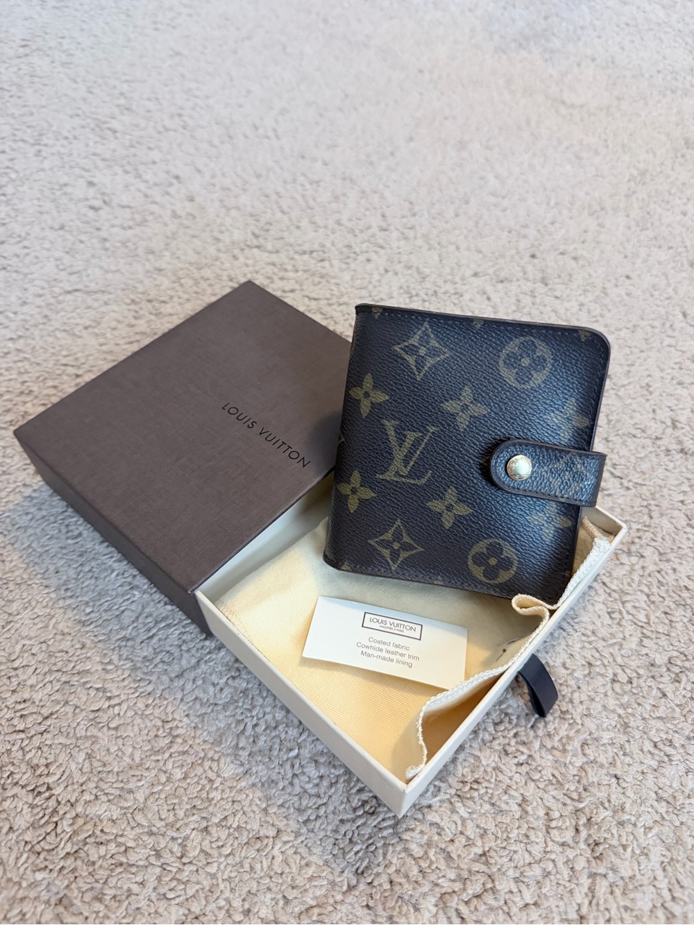 LOUIS VUITTON